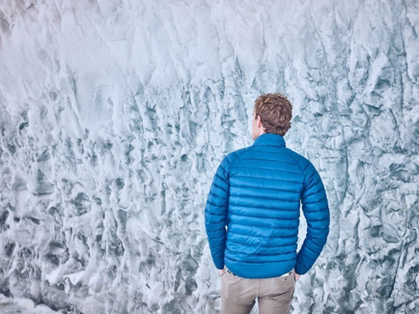 Comment s'habiller avec un bomber doudoune bleu pour homme ?