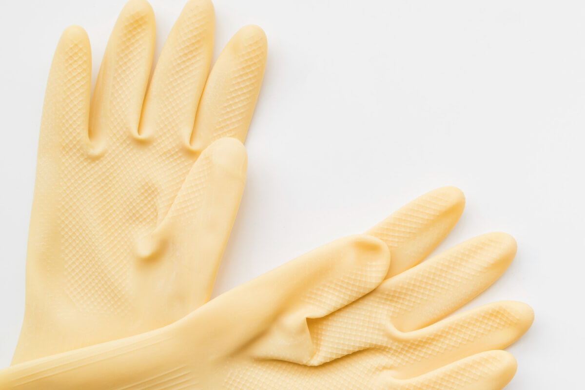 Perché i guanti in lattice ingialliscono: cosa fare in caso di ingiallimento?
