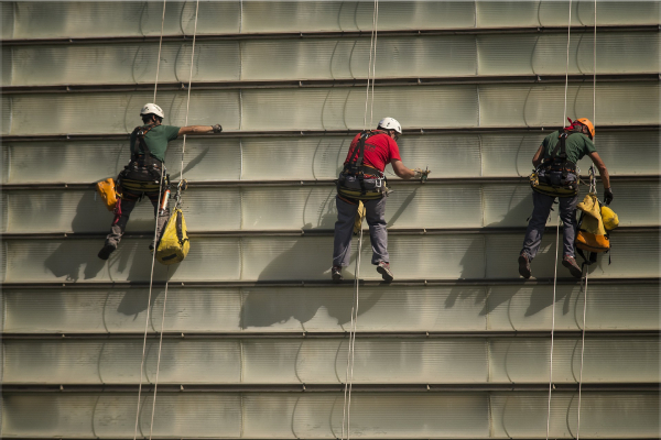 Quando è obbligatorio indossare un'imbracatura di sicurezza?