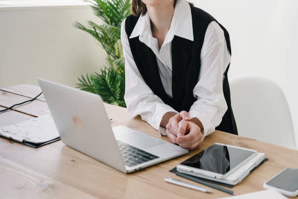 Comment porter un gilet sans manches femme ?