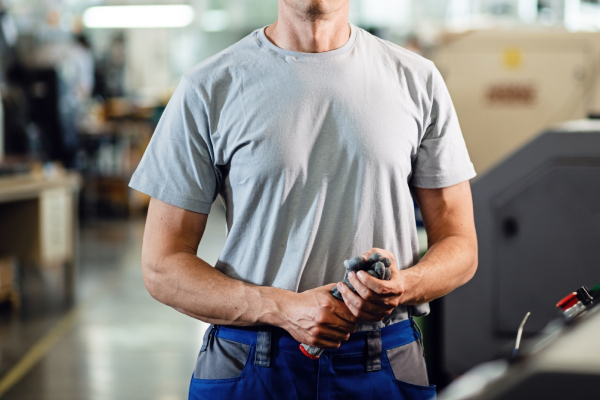 Comment choisir le bon tee-shirt de travail Herock pour son métier ?