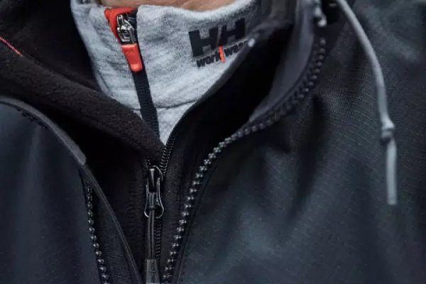 Comment bien choisir sa veste de travail Helly Hansen ?