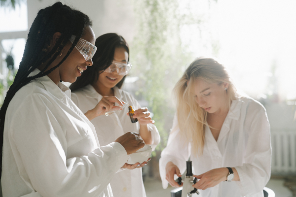How to choose the size of a white coat?