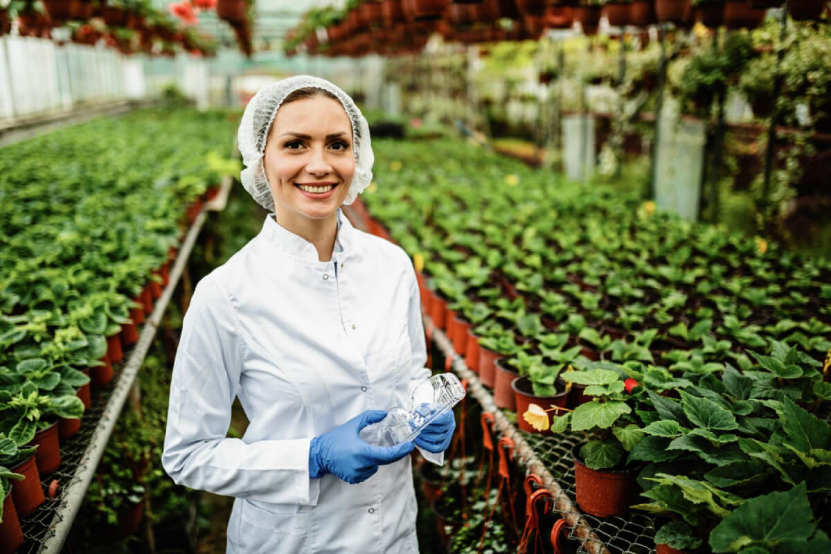 Chaussures de sécurité en agroalimentaire pour une femme aux pieds sensibles : que choisir ?