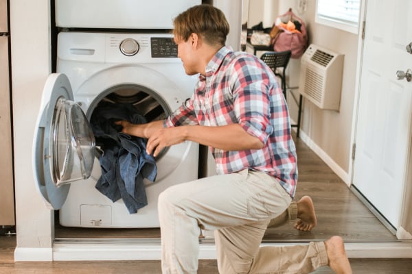 Comment laver des pantalons de travail à la machine ?