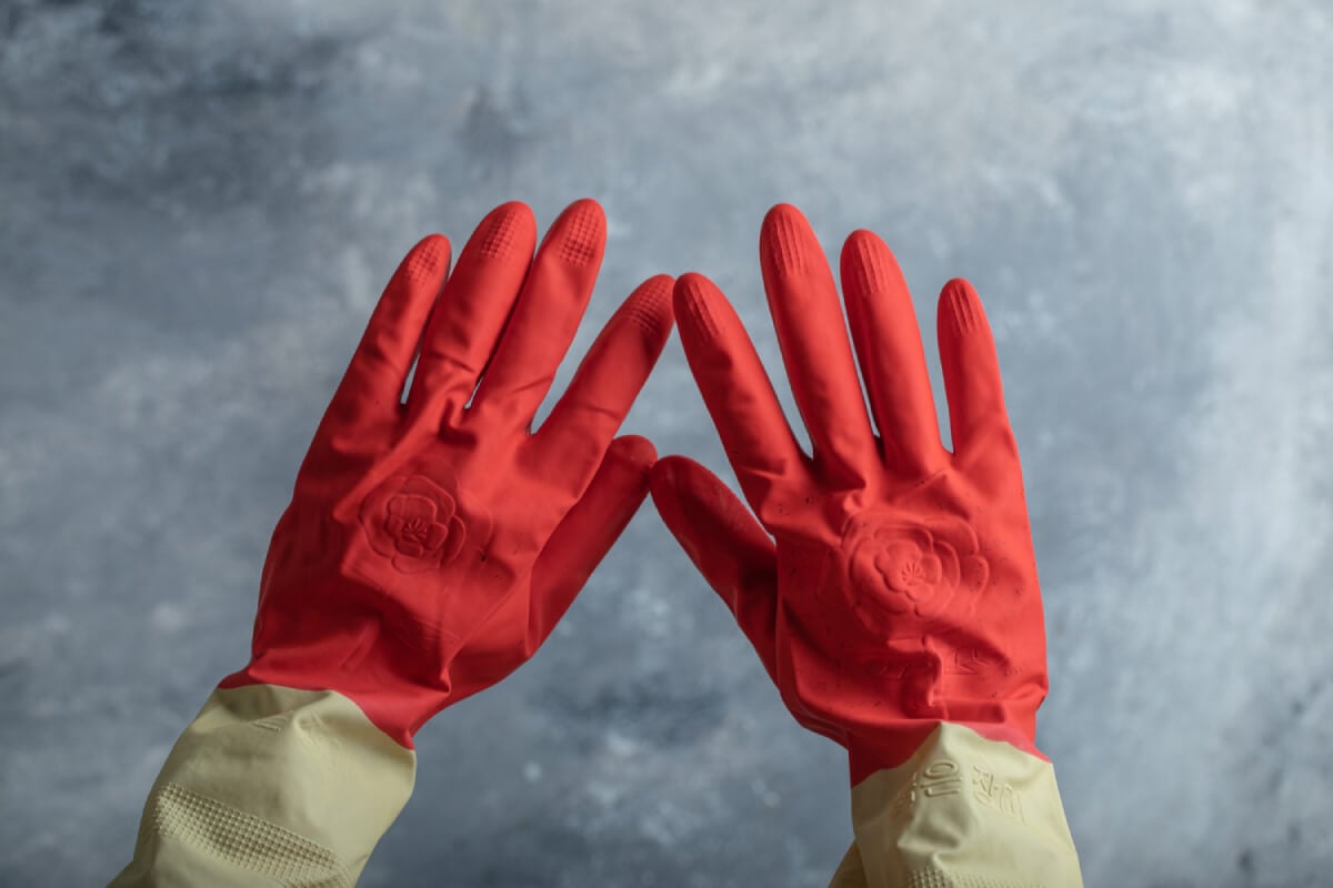 Où jeter les gants en latex : dans quelle poubelle ?
