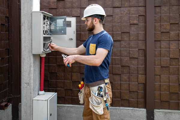 How to choose your electrician work pants?