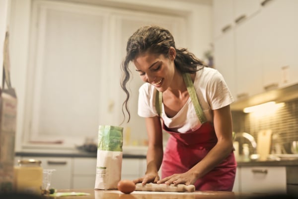 What are the dimensions to make a women's kitchen apron?