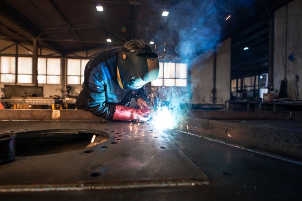 What protective clothing should the welder wear?