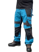 homme équipé d'un bas de travail bleu