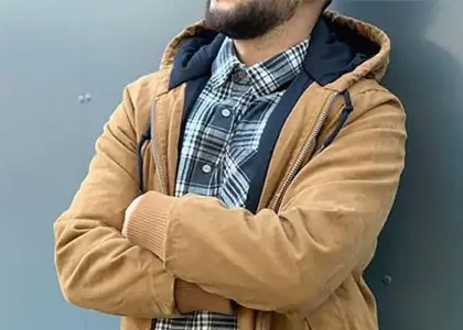 visuel d'un homme portant une veste de travail