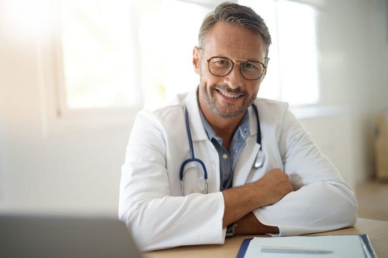 trova il tuo abbigliamento da lavoro medico e benessere