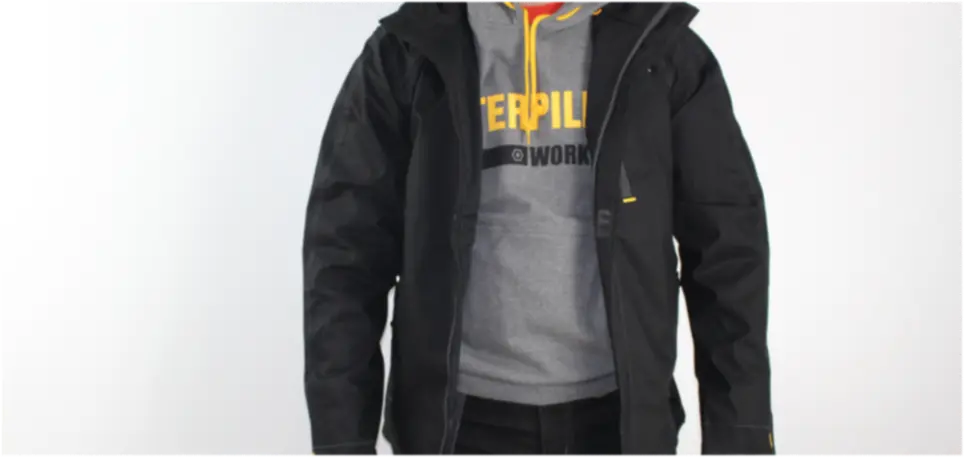Homme muni d'une veste de travail